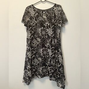 Floral Black and White Women's dress super comfy